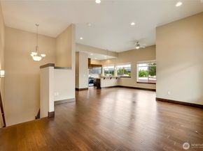 4020 NE 3rd Place B, Renton WA 98056