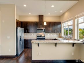 4020 NE 3rd Place B, Renton WA 98056