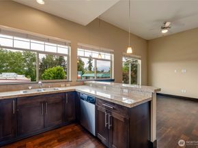 4020 NE 3rd Place B, Renton WA 98056