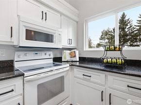 210 Mt Park Boulevard SW F301, Issaquah WA 98027