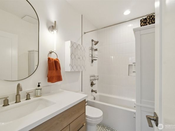 341 NW 90th Street B, Seattle WA 98117