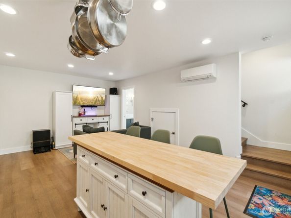 341 NW 90th Street B, Seattle WA 98117
