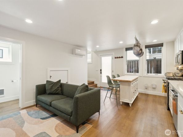 341 NW 90th Street B, Seattle WA 98117