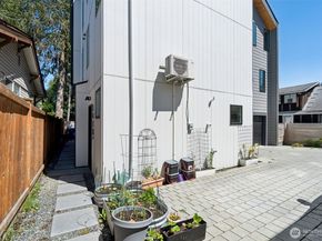 341 NW 90th Street B, Seattle WA 98117