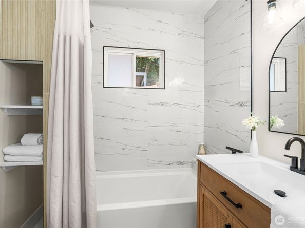 4506 46th Avenue SW, Seattle WA 98116