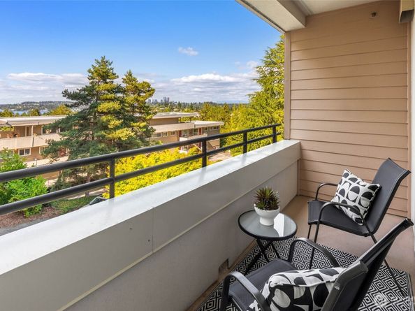 7549 SE 29th Street 305, Mercer Island WA 98040