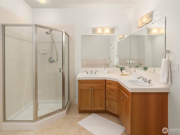 7549 SE 29th Street 305, Mercer Island WA 98040