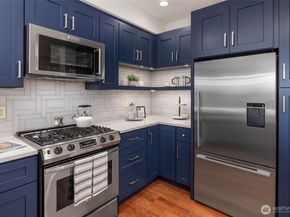 7549 SE 29th Street 305, Mercer Island WA 98040