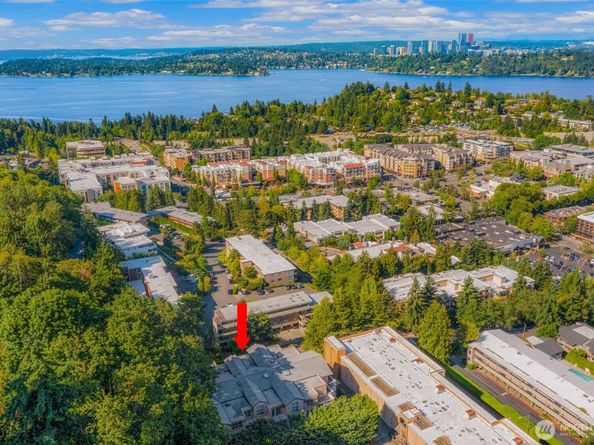 7549 SE 29th Street 305, Mercer Island WA 98040