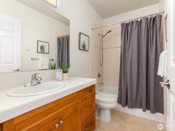 7549 SE 29th Street 305, Mercer Island WA 98040