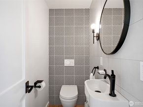1633 E Calhoun Street, Seattle WA 98112