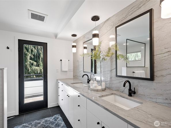 1633 E Calhoun Street, Seattle WA 98112