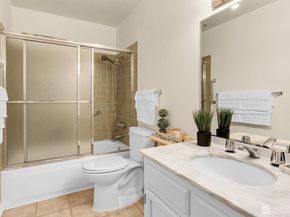 1541 NE 143rd Street H5, Seattle WA 98125