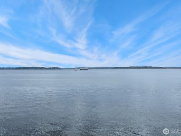 3717 Beach Drive SW 214, Seattle WA 98116