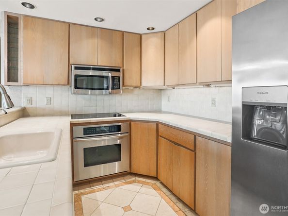3717 Beach Drive SW 214, Seattle WA 98116