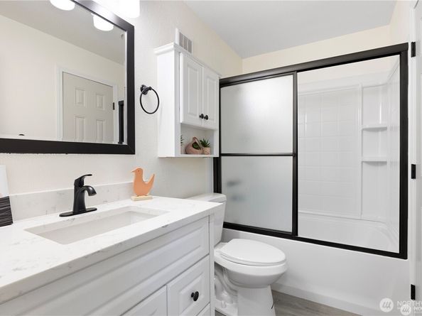 13838 NE 60th Street 165, Redmond WA 98052