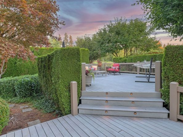 24611 SE 2nd Place, Sammamish WA 98074