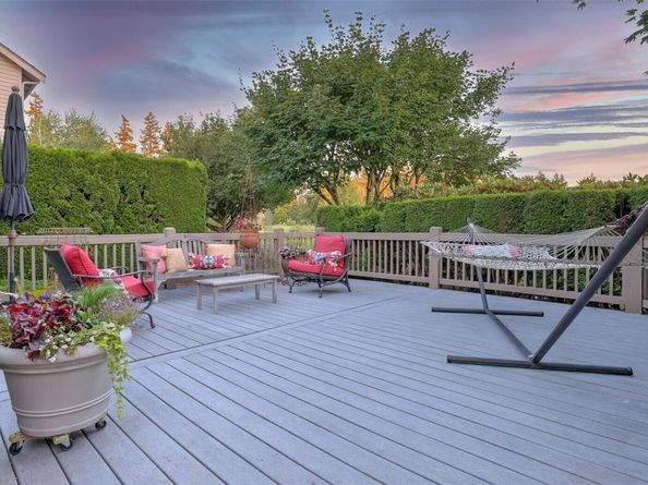 24611 SE 2nd Place, Sammamish WA 98074