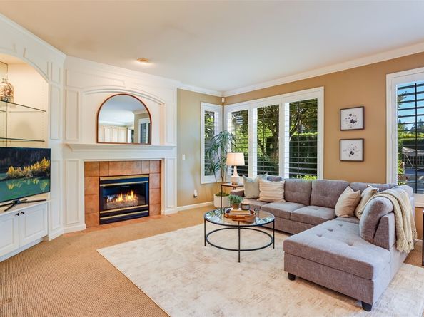 24611 SE 2nd Place, Sammamish WA 98074