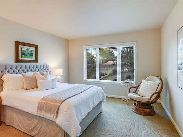 24611 SE 2nd Place, Sammamish WA 98074