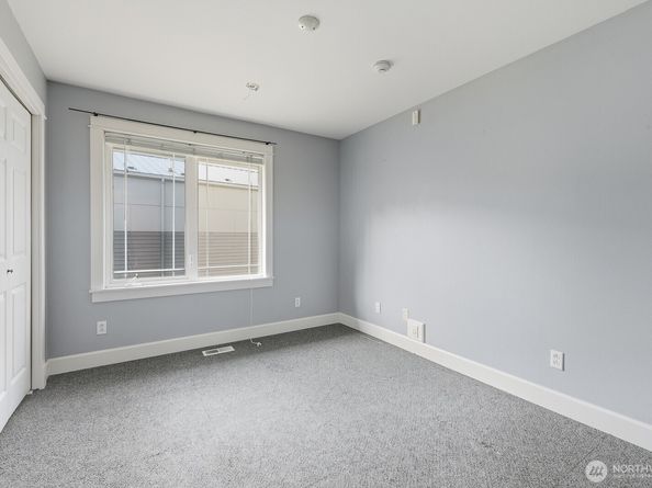 10516 E Riverside Drive, Bothell WA 98011