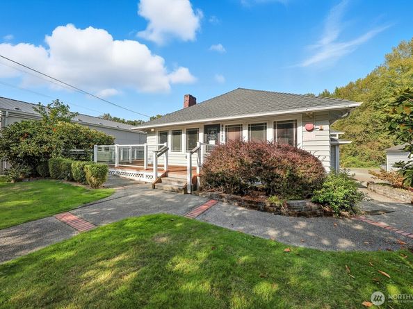 10516 E Riverside Drive, Bothell WA 98011