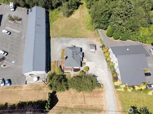 10516 E Riverside Drive, Bothell WA 98011