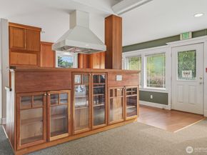10516 E Riverside Drive, Bothell WA 98011