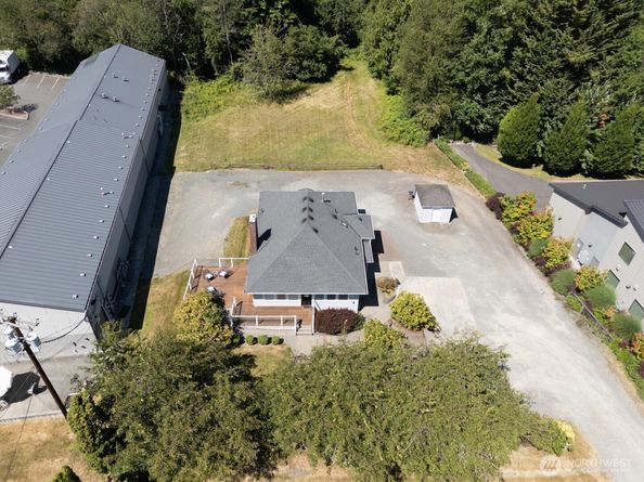 10516 E Riverside Drive, Bothell WA 98011