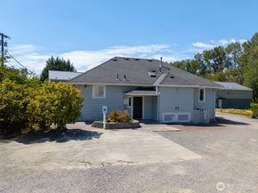 10516 E Riverside Drive, Bothell WA 98011