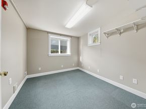 10516 E Riverside Drive, Bothell WA 98011