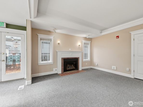 10516 E Riverside Drive, Bothell WA 98011