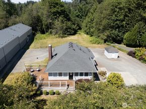 10516 E Riverside Drive, Bothell WA 98011
