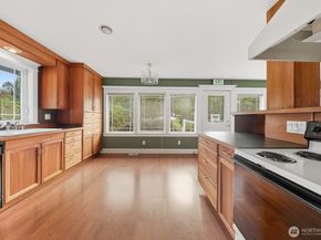 10516 E Riverside Drive, Bothell WA 98011