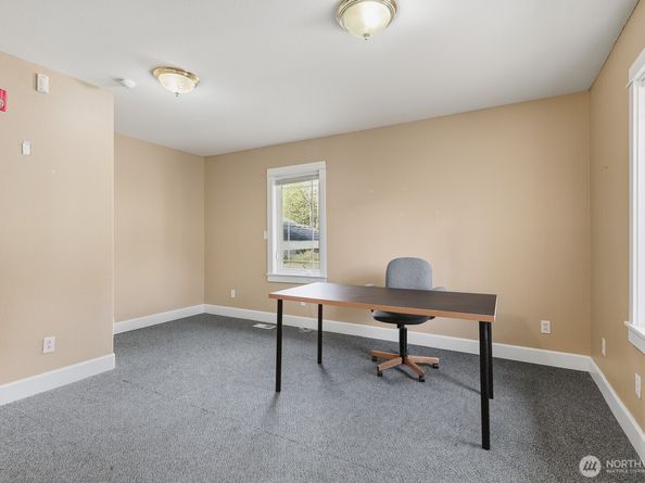 10516 E Riverside Drive, Bothell WA 98011