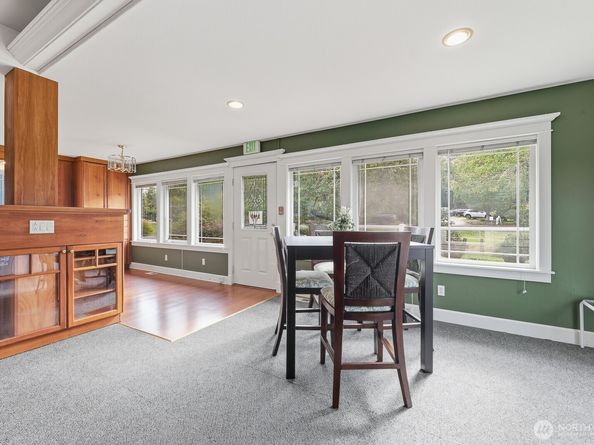 10516 E Riverside Drive, Bothell WA 98011