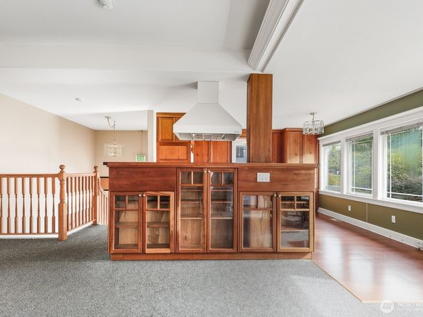 10516 E Riverside Drive, Bothell WA 98011