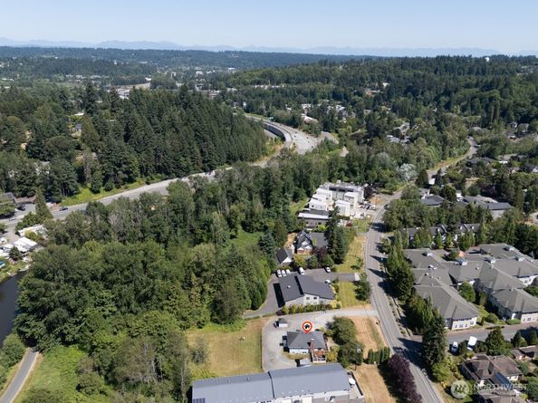 10516 E Riverside Drive, Bothell WA 98011
