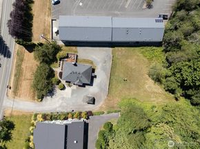 10516 E Riverside Drive, Bothell WA 98011