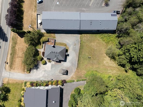 10516 E Riverside Drive, Bothell WA 98011