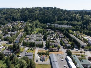 10516 E Riverside Drive, Bothell WA 98011