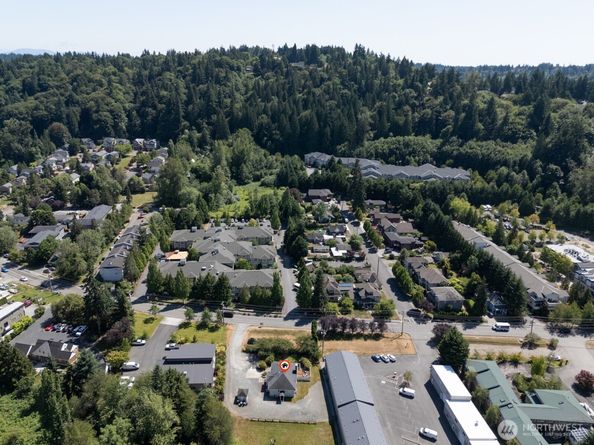 10516 E Riverside Drive, Bothell WA 98011