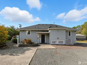 10516 E Riverside Drive, Bothell WA 98011