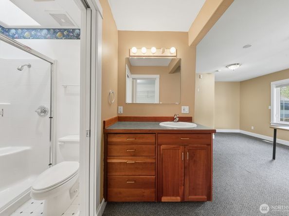 10516 E Riverside Drive, Bothell WA 98011
