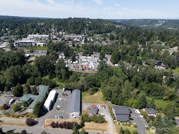 10516 E Riverside Drive, Bothell WA 98011