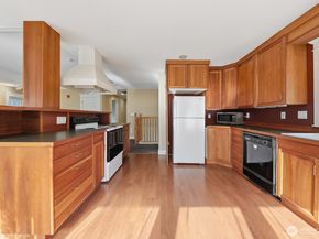 10516 E Riverside Drive, Bothell WA 98011