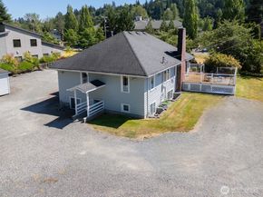 10516 E Riverside Drive, Bothell WA 98011