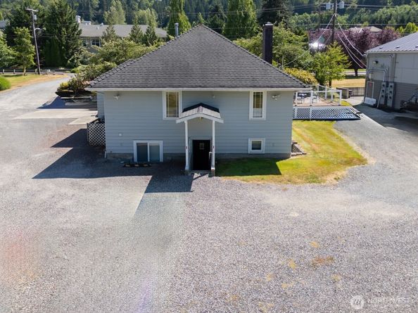 10516 E Riverside Drive, Bothell WA 98011