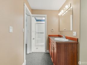 10516 E Riverside Drive, Bothell WA 98011