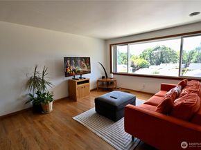 9417 38th Avenue S, Seattle WA 98118